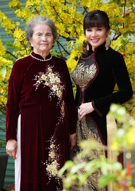Với Kim Hồng, mẹ là người phụ nữ gần gũi và thân thương nhất luôn ở bên cạnh là động lực để sẻ chia mọi buồn vui.